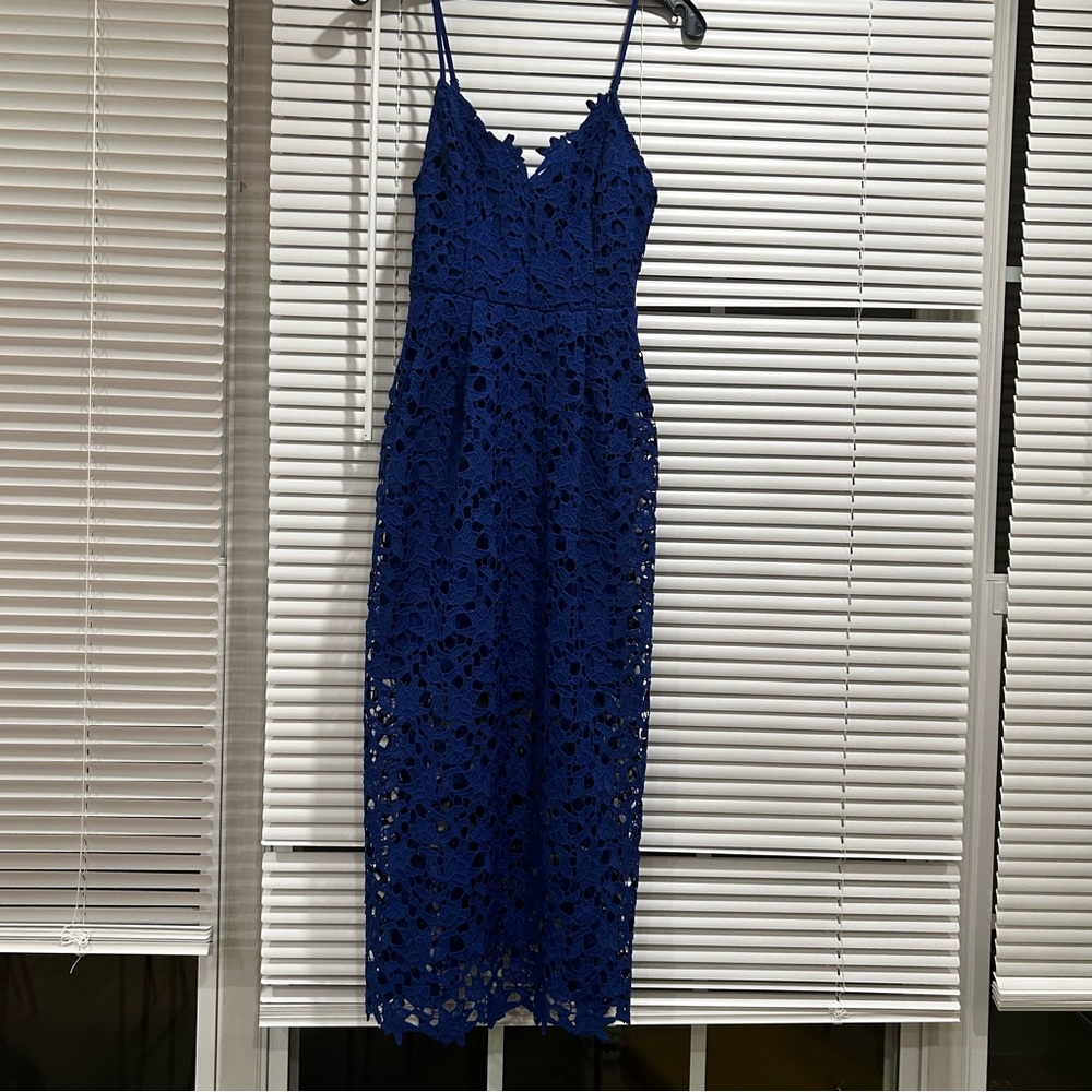 Astr The Label Elegant Blue Lace Midi Dress. Size Small - Picture 7 of 7